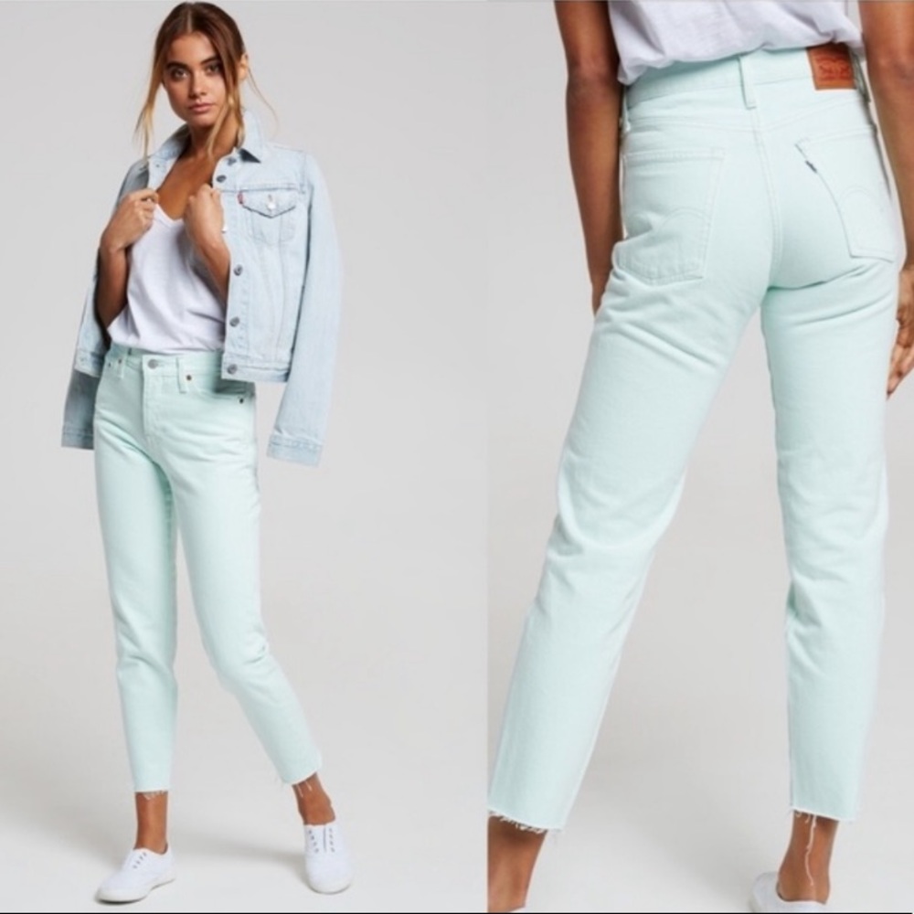 •Levi’s• Mint Green Straight Wedgie Fit Jeans